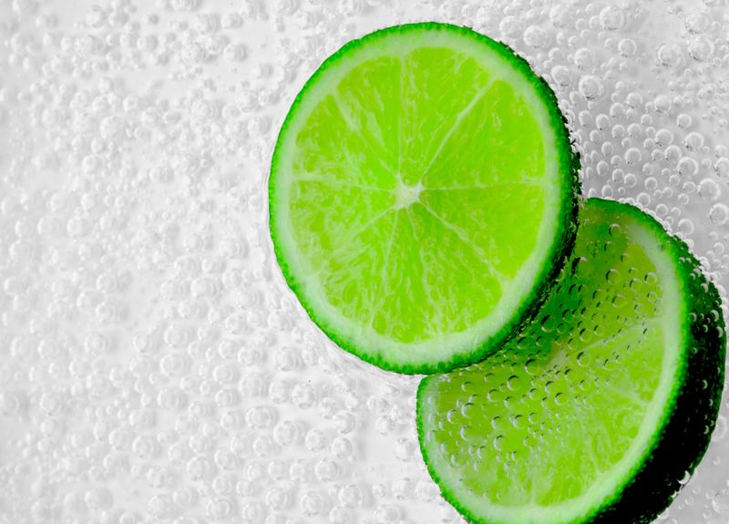 Sparkling water with citrus slices